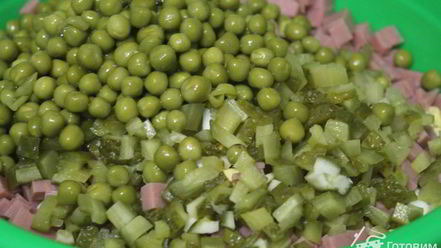 Рецепт салата оливье с ветчиной