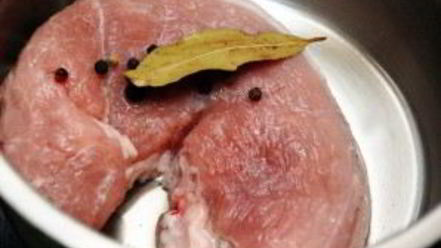 Рецепт салата оливье со свининой