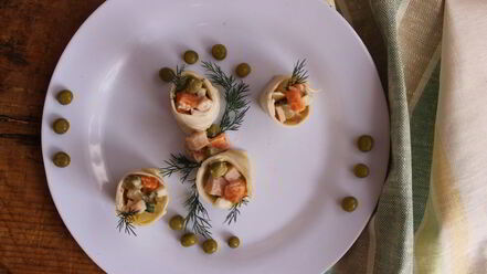 Рецепт салата оливье в майонезном блинчике