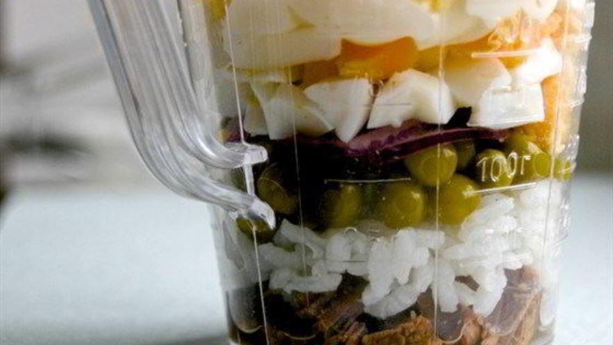 Рецепт слоеного оливье с рисом