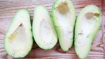 Рецепт современного оливье с авокадо