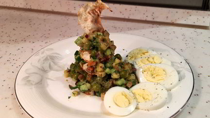 Рецепт Вегетарианского оливье с сельдереем и горчичным соусом