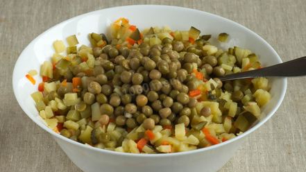 Рецепт вегетарианского салата оливье