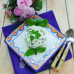 Рецепт Салата из дайкона со сметаной