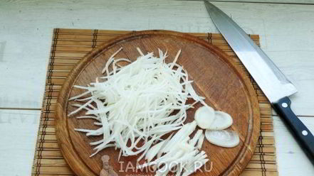 Рецепт салата из дайкона со сметаной