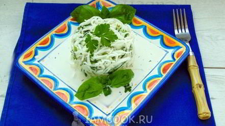 Рецепт салата из дайкона со сметаной