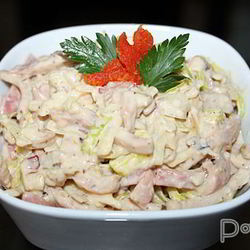 Рецепт Салата из кальмаров с сыром и орехами