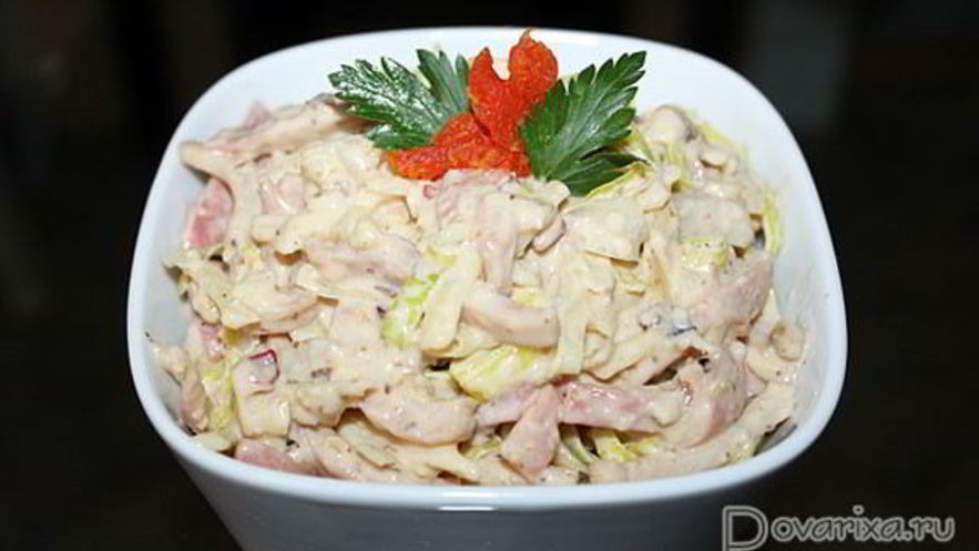 Рецепт салата из кальмаров с сыром и орехами