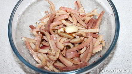 Рецепт салата из кальмаров с сыром и орехами