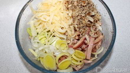 Рецепт салата из кальмаров с сыром и орехами