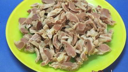 Рецепт салата из куриных желудочков с фасолью