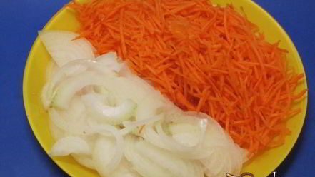 Рецепт салата из куриных желудочков с фасолью