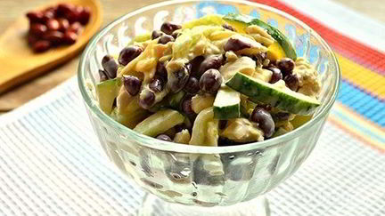 Рецепт Салата из курицы и фасоли