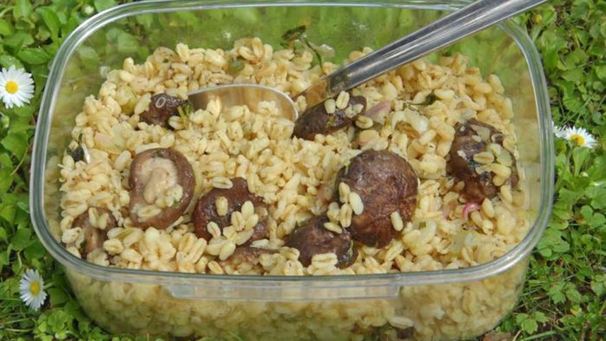 Рецепт салата из пшеницы с грибами