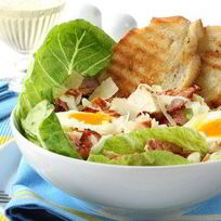 Салат из телятины с яйцами и эндивием