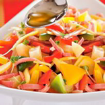 Салат из трех перцев с окороком и сыром