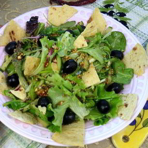 Рецепт Салата из зелени с оливками