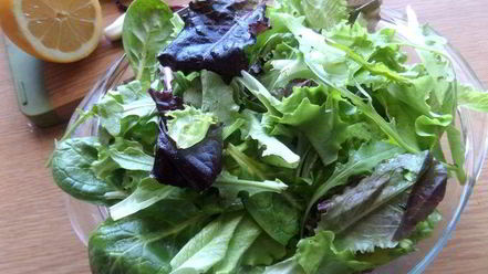 Рецепт салата из зелени с оливками