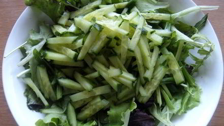 Рецепт салата из зелени с оливками