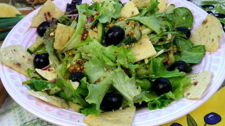 Рецепт салата из зелени с оливками