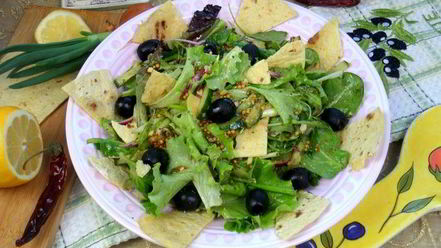 Рецепт салата из зелени с оливками