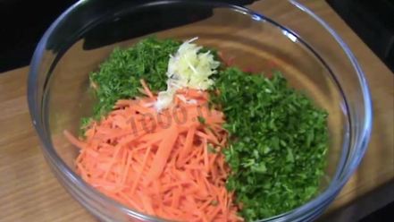 Рецепт салата из зеленых помидор с морковью по-корейски