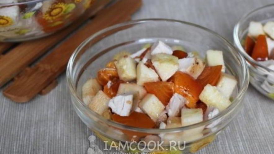 Рецепт салата куриного с хурмой и яблоками