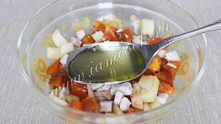 Рецепт салата куриного с хурмой и яблоками