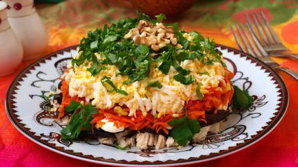 Рецепт Салата Марсель с курицей и черносливом