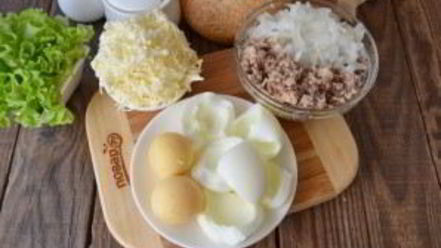 Рецепт булочек, фаршированных салатом мимоза