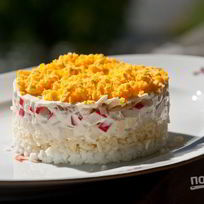 Мимоза с крабовыми палочками и яблоком