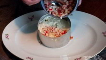 Рецепт мимозы с крабовыми палочками и яблоком