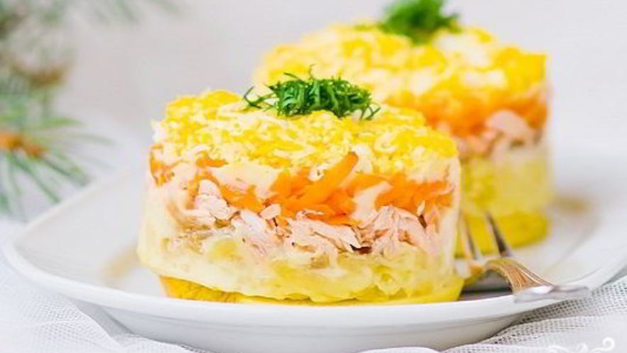 Рецепт мимозы с яблоком и сыром