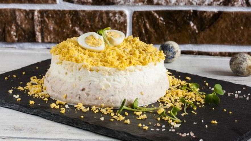 Рецепт салата мимоза с горбушей и перепелиными яйцами