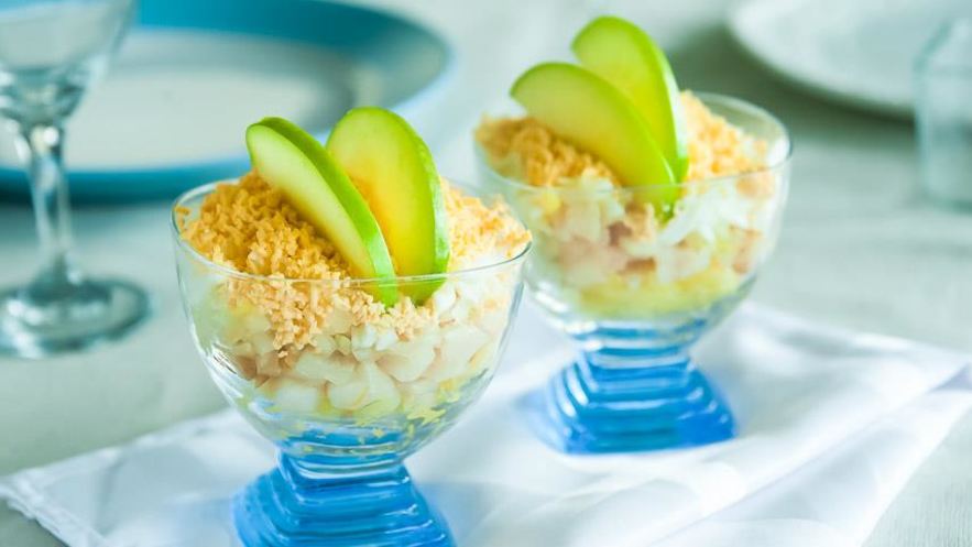 Рецепт салата мимоза с копченой рыбой и с яблоком