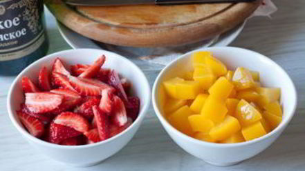 Рецепт желе мимоза с персиками и клубникой