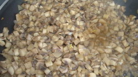 Рецепт грибов в сливочном соусе под шубой из фарфалле