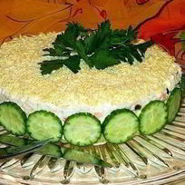 Салат Печень трески под шубой с черносливом