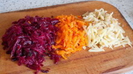 Рецепт сельди под шубой с зеленым чесночным соусом