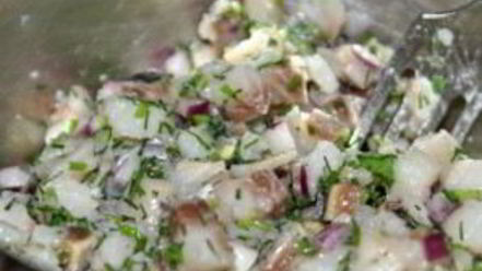 Рецепт селедки под шубой в виде клубники