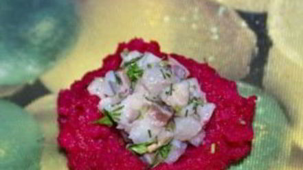 Рецепт селедки под шубой в виде клубники