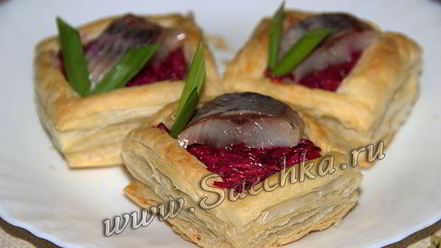 Рецепт закуски из слоеного теста селедка под шубой