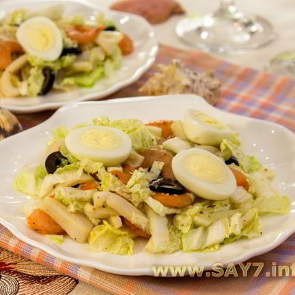 Рецепт Салата с кальмарами, креветками и пекинской капустой