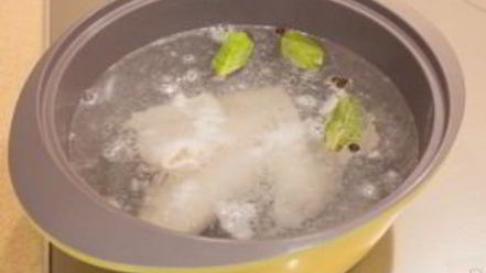 Рецепт салата с кальмарами, креветками и пекинской капустой