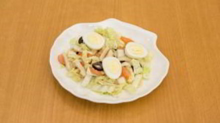 Рецепт салата с кальмарами, креветками и пекинской капустой