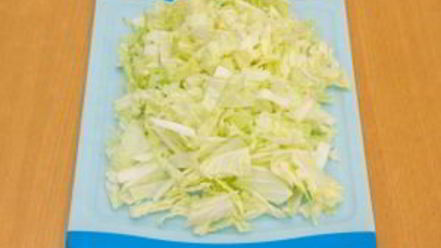 Рецепт салата с кальмарами, креветками и пекинской капустой