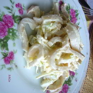 Рецепт Салата с кальмаром, сельдереем и яблоком