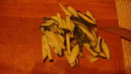 Рецепт салата с копченой курицей и огурцами