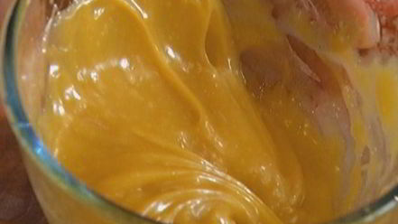 Рецепт салата с копченой семгой, виноградом и домашним майонезом