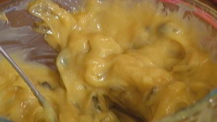 Рецепт салата с копченой семгой, виноградом и домашним майонезом